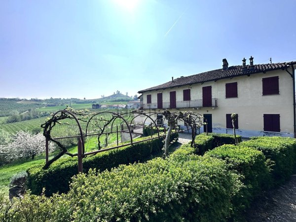 casale in vendita ad Alba