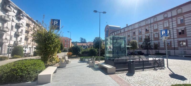 box auto in vendita ad Alba