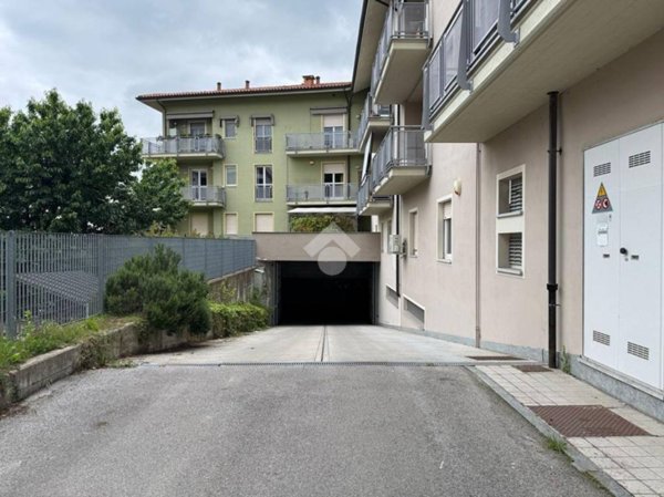 box auto in vendita ad Alba in zona Mussotto