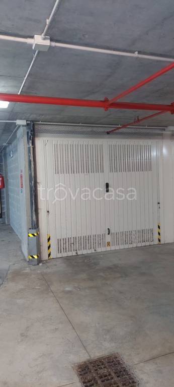 box auto in vendita ad Alba