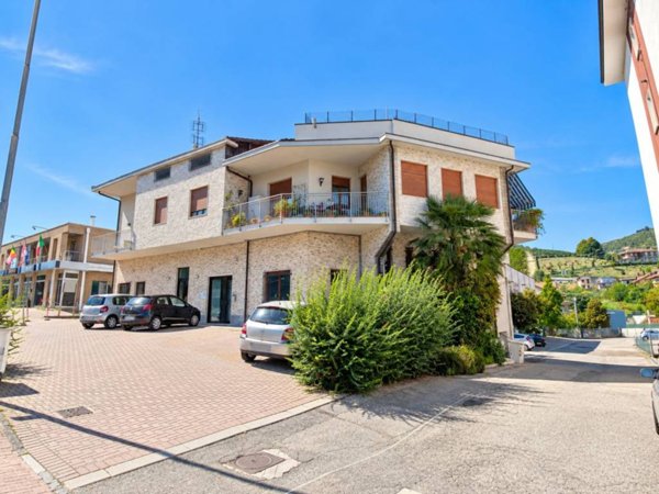 casa indipendente in vendita ad Alba