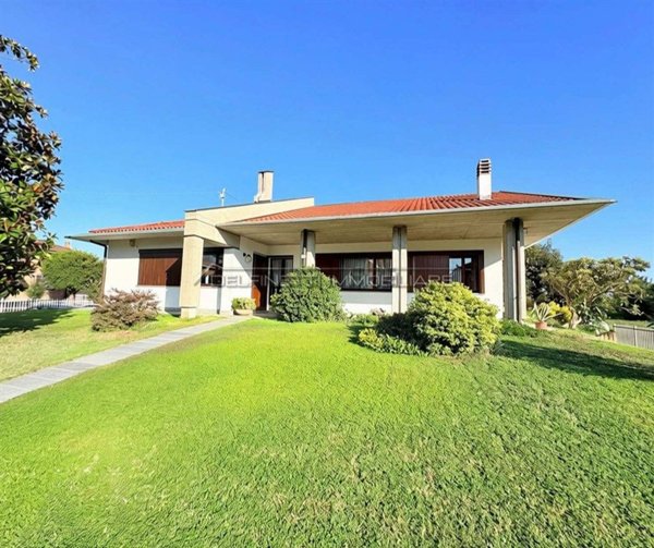 casa indipendente in vendita ad Alba in zona Mussotto