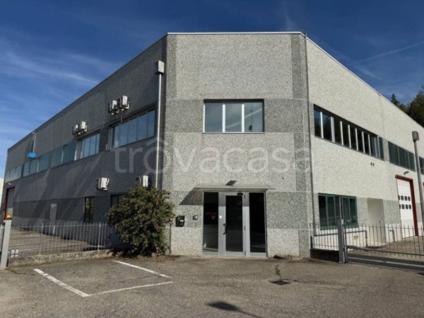 locale commerciale in vendita ad Alba