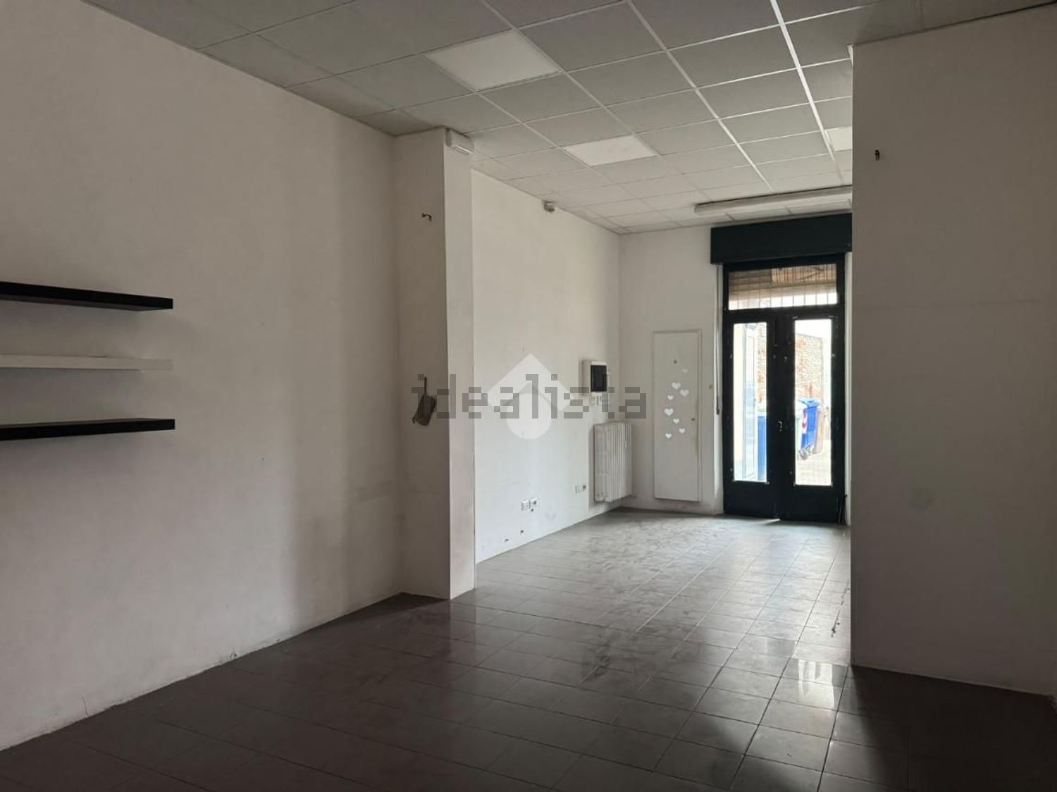 negozio in vendita ad Alba