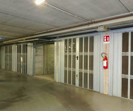 box auto in vendita ad Alba