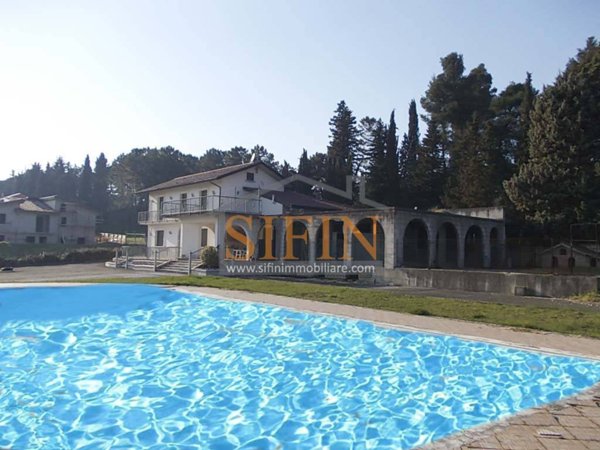 casa indipendente in vendita a Melito Irpino in zona Fontana del Bosco