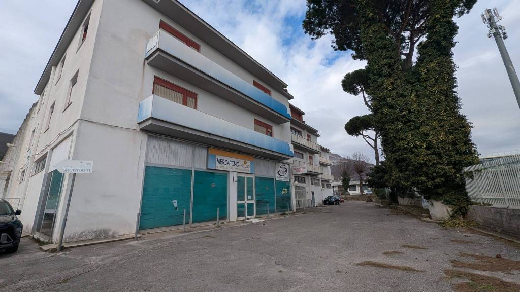 negozio in vendita a Mercogliano in zona Torrette
