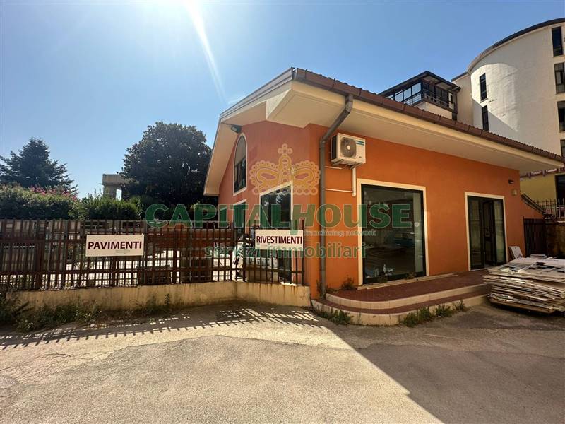 locale commerciale in vendita a Mercogliano in zona Torrette