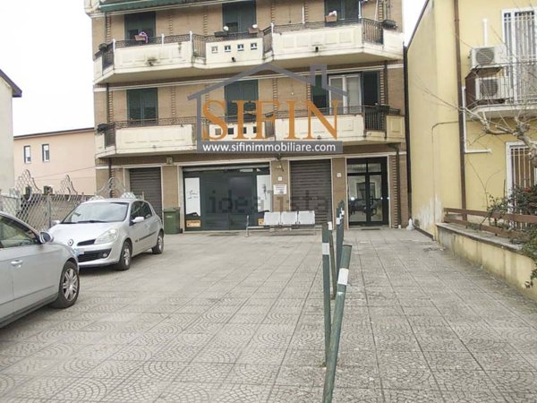 locale commerciale in vendita a Mirabella Eclano