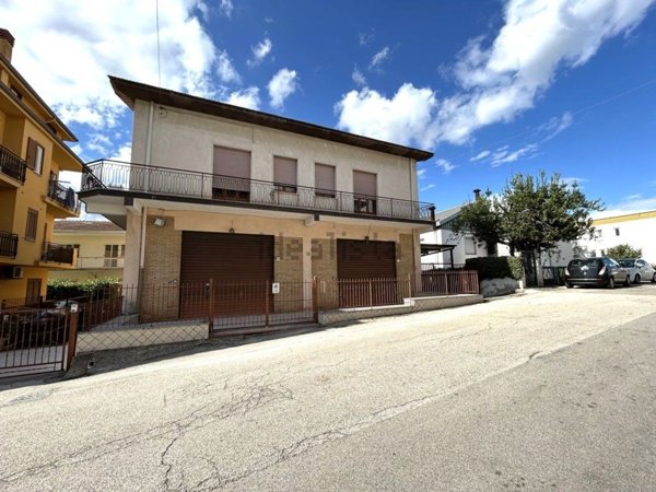esavano in vendita a Mirabella Eclano