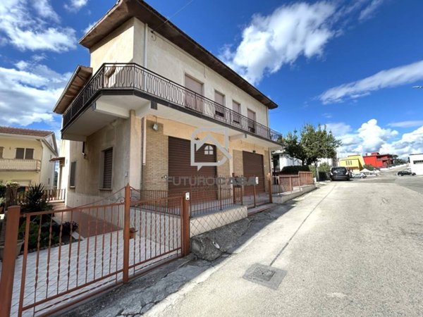 esavano in vendita a Mirabella Eclano