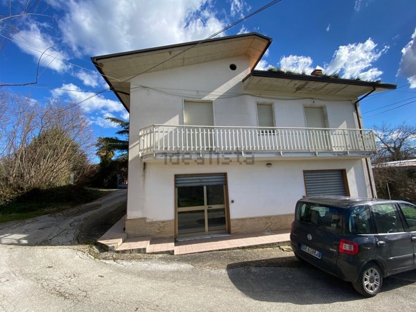 casa indipendente in vendita a Mirabella Eclano