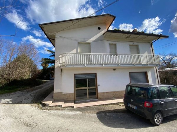 casa indipendente in vendita a Mirabella Eclano
