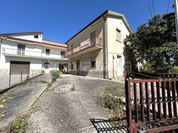 casa indipendente in vendita a Mirabella Eclano