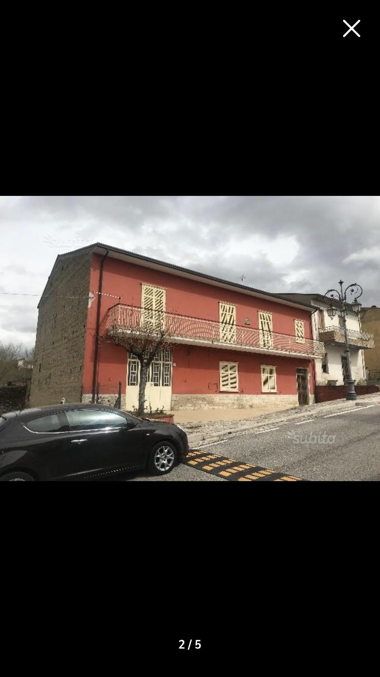 casa indipendente in vendita a Mirabella Eclano in zona Calore