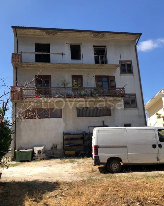 casa indipendente in vendita a Mirabella Eclano in zona Calore