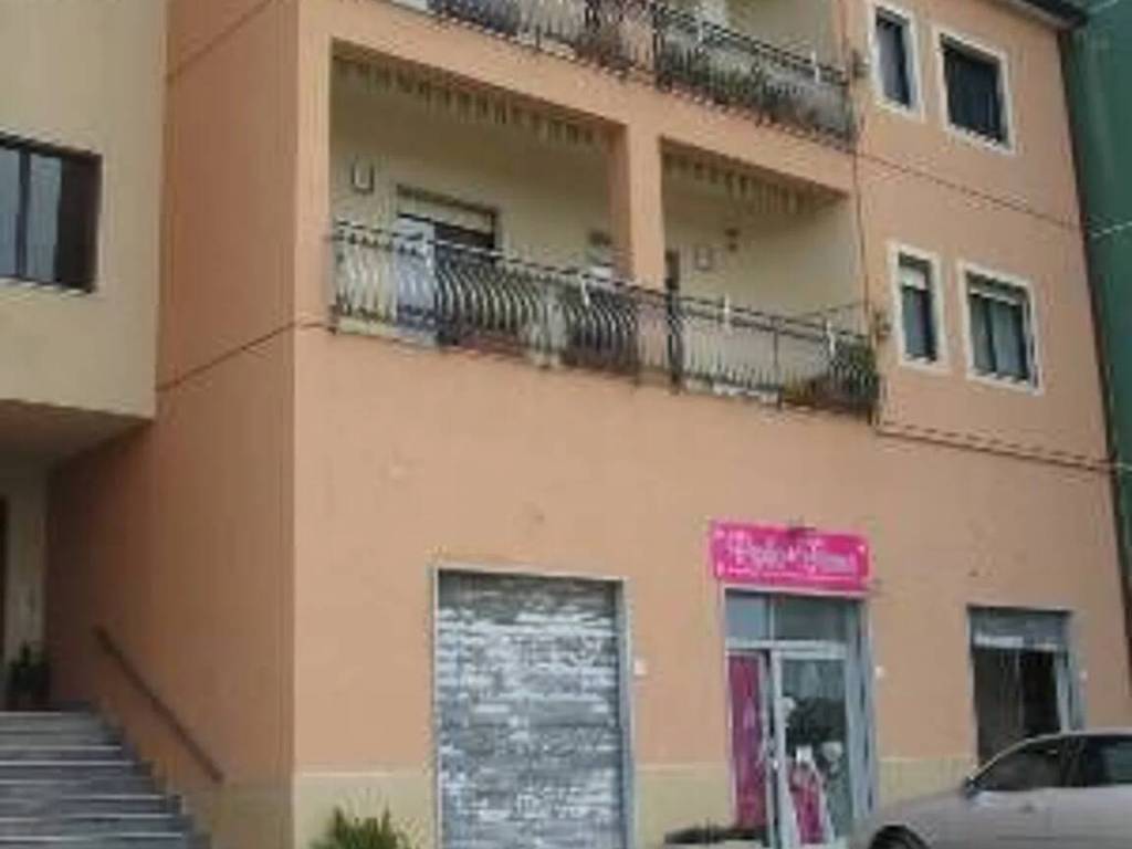 negozio in vendita a Mirabella Eclano