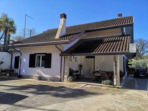 casa indipendente in vendita a Mirabella Eclano