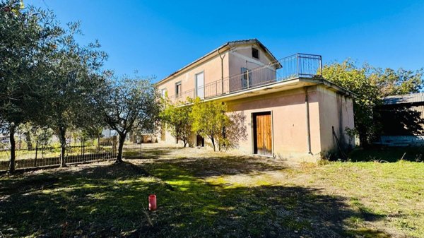 casa indipendente in vendita a Mirabella Eclano