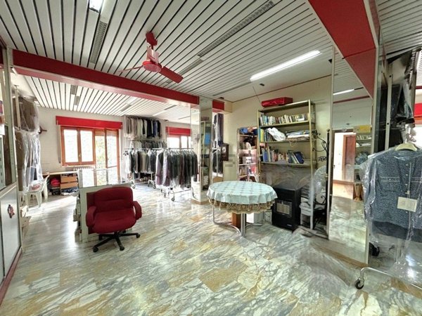 locale commerciale in vendita a Mirabella Eclano