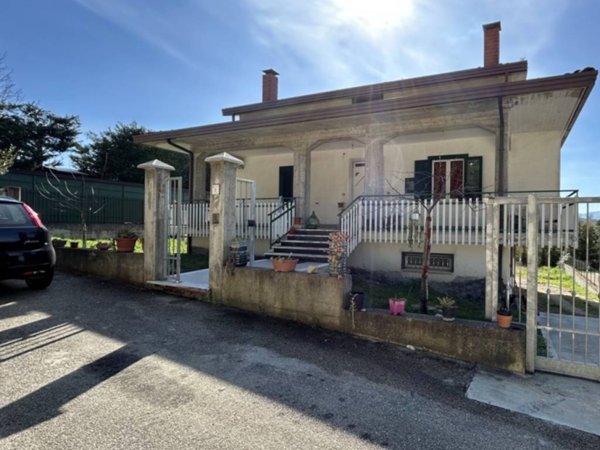 casa indipendente in vendita a Mirabella Eclano