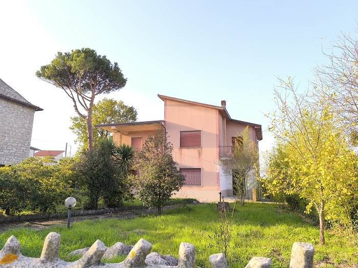 casa indipendente in vendita a Mirabella Eclano