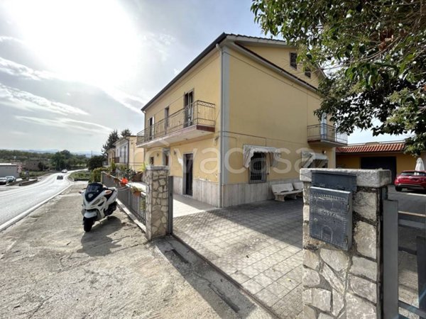 casa indipendente in vendita a Mirabella Eclano in zona Calore
