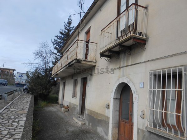 casa indipendente in vendita a Mirabella Eclano in zona Calore