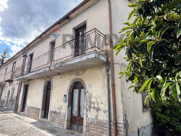 casa semindipendente in vendita a Mirabella Eclano in zona Calore