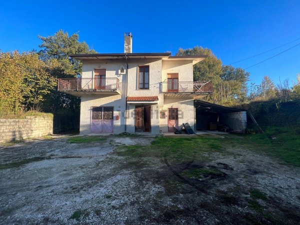 casa indipendente in vendita a Mirabella Eclano