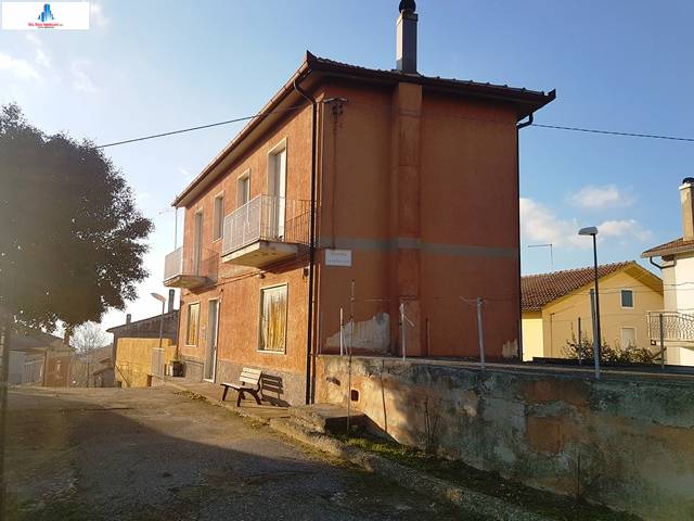 casa indipendente in vendita a Montecalvo Irpino