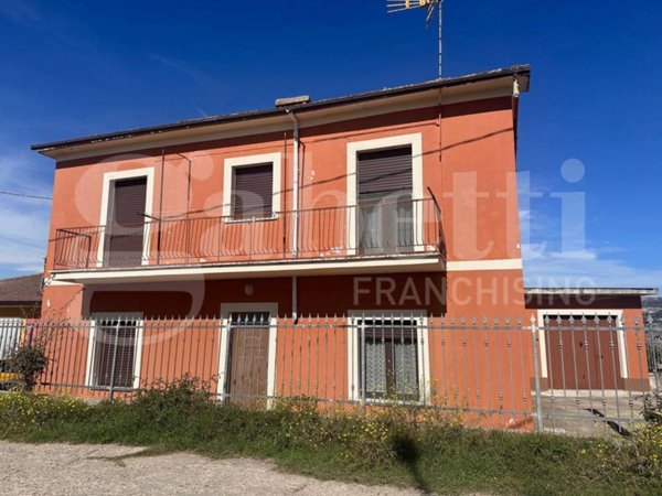 casa indipendente in vendita a Montecalvo Irpino