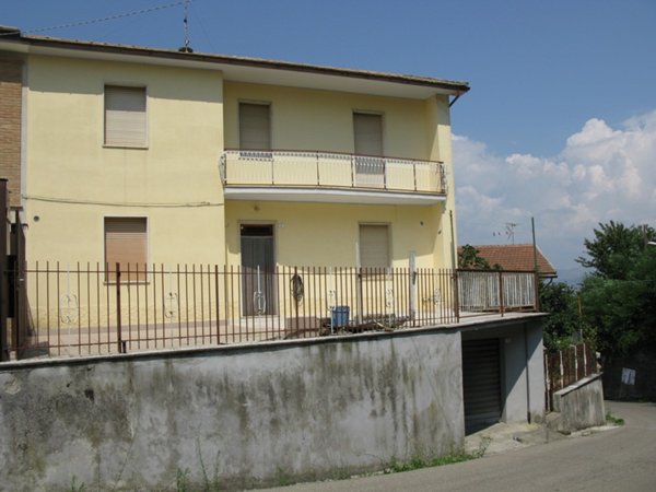 casa indipendente in vendita a Montecalvo Irpino