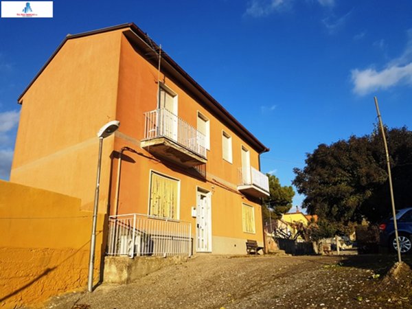 casa semindipendente in vendita a Montecalvo Irpino