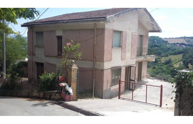 casa indipendente in vendita a Montecalvo Irpino