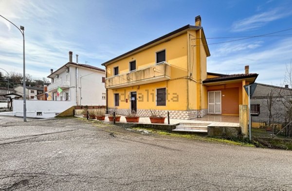 casa indipendente in vendita a Montecalvo Irpino