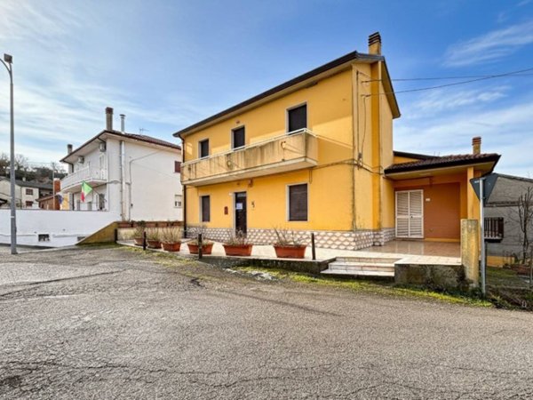 casa indipendente in vendita a Montecalvo Irpino