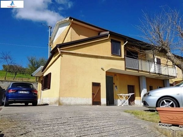 casa indipendente in vendita a Montecalvo Irpino