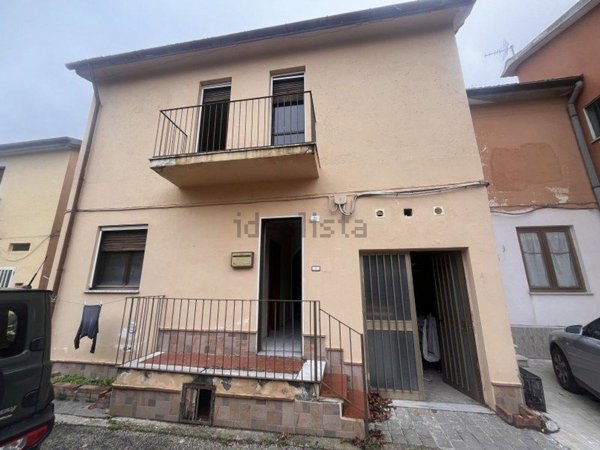 casa semindipendente in vendita a Montecalvo Irpino