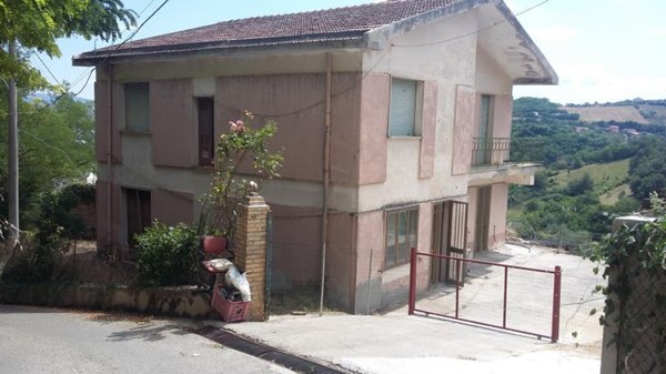 casa indipendente in vendita a Montecalvo Irpino
