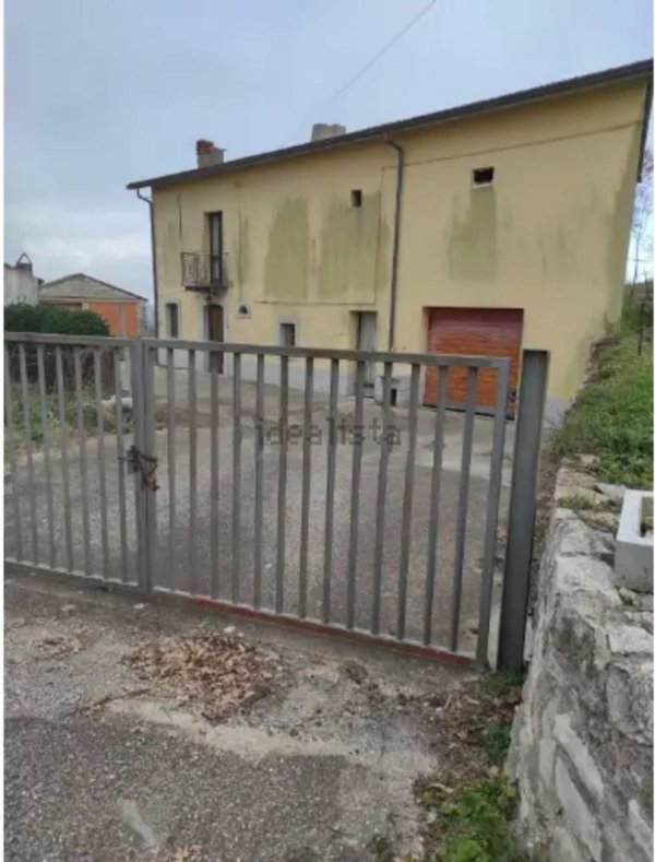 quadrivano in vendita a Montecalvo Irpino in zona Frascino