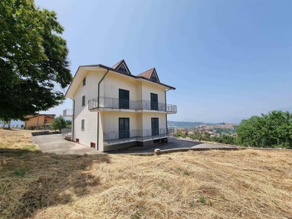casa indipendente in vendita a Montefalcione