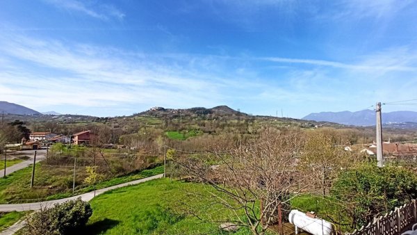 casa indipendente in vendita a Montefalcione