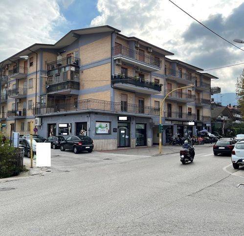 locale commerciale in vendita a Monteforte Irpino in zona Alvanella