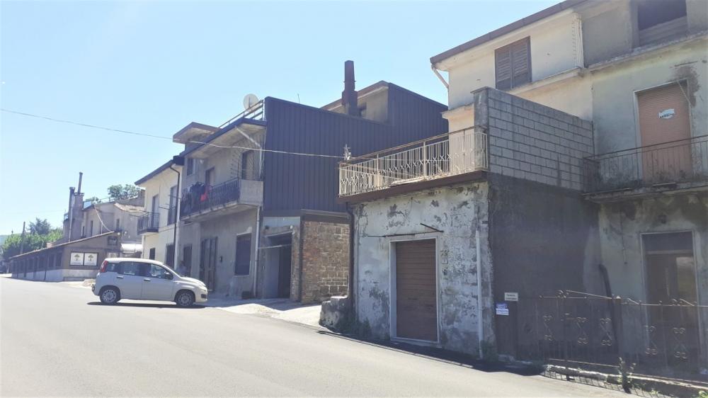 negozio in vendita a Monteforte Irpino in zona Campi