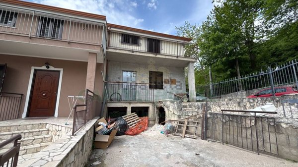 casa indipendente in vendita a Monteforte Irpino