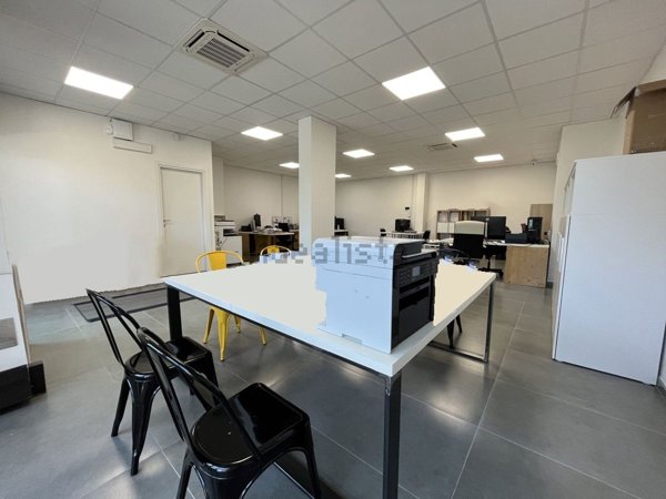 locale commerciale in vendita a Monteforte Irpino in zona Alvanella