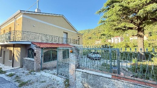 casa indipendente in vendita a Monteforte Irpino in zona Campi