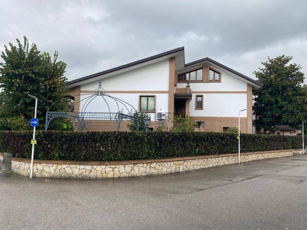 casa indipendente in vendita a Monteforte Irpino