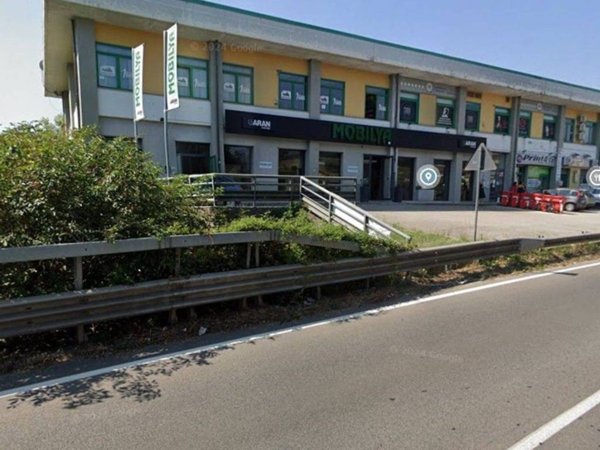 locale commerciale in vendita a Monteforte Irpino in zona Molinelle